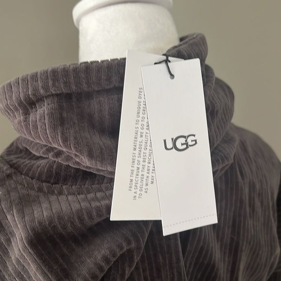 NWT 🖤UGG🖤 RTW pullover top - Picture 16 of 16